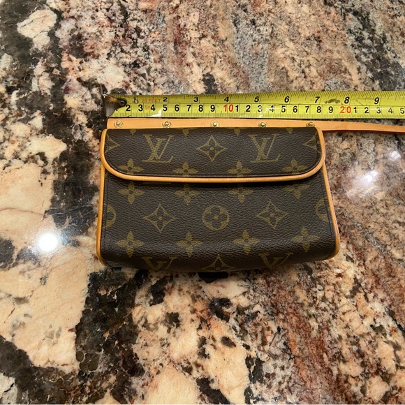 Louis Vuitton Florentine Belt Bag - Picture 8 of 16